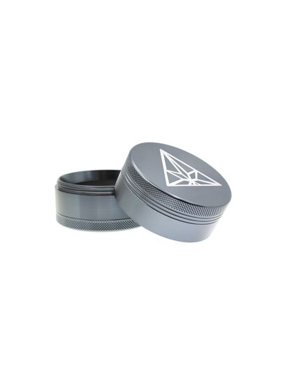 Treez Club 63 mm Grau Premium Grinder, 4-teilig, aus Aluminium, mit scharfen Zähnen für effizientes Kräutermahlen.