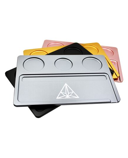 The Treez Club Herb Rolling Tray, available in black, grey, gold, and rose, combines functionality and elegance with a sturdy 900 g aluminum build
