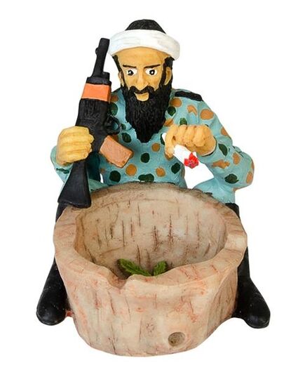 Produkt_Polyresin Aschenbecher-Figur, "Mann mit AK47 & Joint", 10cm__Cannadusa_Marktplatz_Kaufen